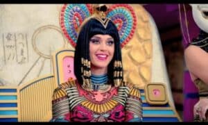 Frame del vieo Dark Horse di Katy Perry