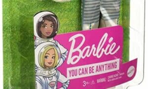 Foto del logo sulla scatola delle Barbie, che dice "puoi essere qualsiasi cosa"