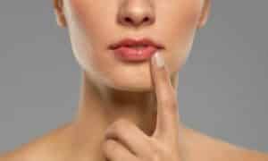 Rossetto nude lucido