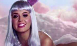 Foto del video California Gurls in cui Katy Perry ha un glitter makeup rosa