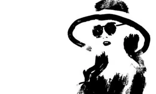 Disegno di una donna molto elegant con un grande cappello nero, gli occhiali da sole e un vestito nero fatto a pennellate