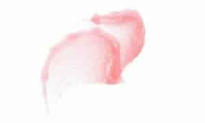 lucidalabbra rosa sfumato su uno sfondo bianco