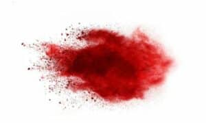 Ombretto rosso sparso su una struttura bianca