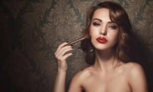 smokey eyes con rossetto rosso