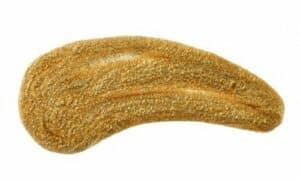 Striscia di trucco glitterato oro per un trucco shimmer